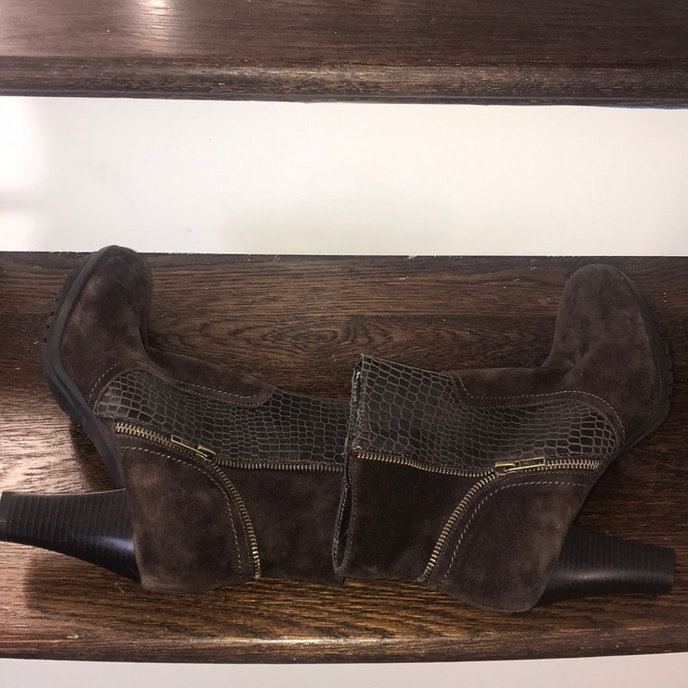 COPY - EUC Aerosole brown booties size 9
